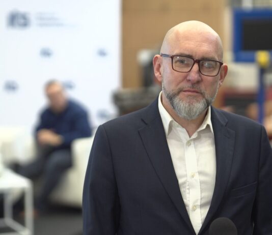 Polska chce zachęcić do testowania pojazdów autonomicznych na naszych drogach. Powstaje baza scenariuszy do takich testów
