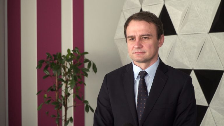 Kolejne firmy objęte ustawą o przeciwdziałaniu praniu pieniędzy. Rygorystyczne wymogi będą musiały spełnić m.in. biura rachunkowe i galerie sztuki