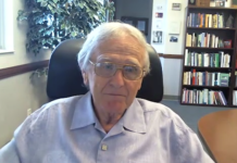 Różnice płciowe w aktywności wokalnej pojawiają się już u niemowląt. W pierwszym roku życia to chłopcy są bardziej „gadatliwi” niż dziewczynki, w drugim jest odwrotnie