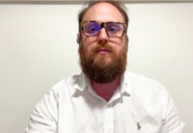 Możliwość kupienia alkoholu podczas meczów może zwiększać ryzyko agresywnych zachowań kibiców. Skala takich przypadków okazuje się jednak marginalna