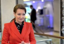 Polscy seniorzy w ogonie UE pod względem umiejętności cyfrowych. Rząd chce zaangażować w edukację media publiczne