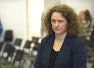 Nadmierna ilość sztucznego światła w nocy wpływa negatywnie na całe ekosystemy. Zmienia czas kwitnienia roślin i zmniejsza liczbę owadów zapylających