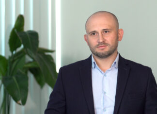 Firmy produkcyjne zmieniają podejście do serwisów urządzeń. Zdalne systemy pozwalają przewidzieć awarie i oszczędzić zużycie energii i wody