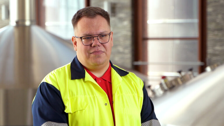 Browar w Warce stawia na innowacyjną transformację. Już 150 mln zł trafiło na automatyzację i zeroemisyjność